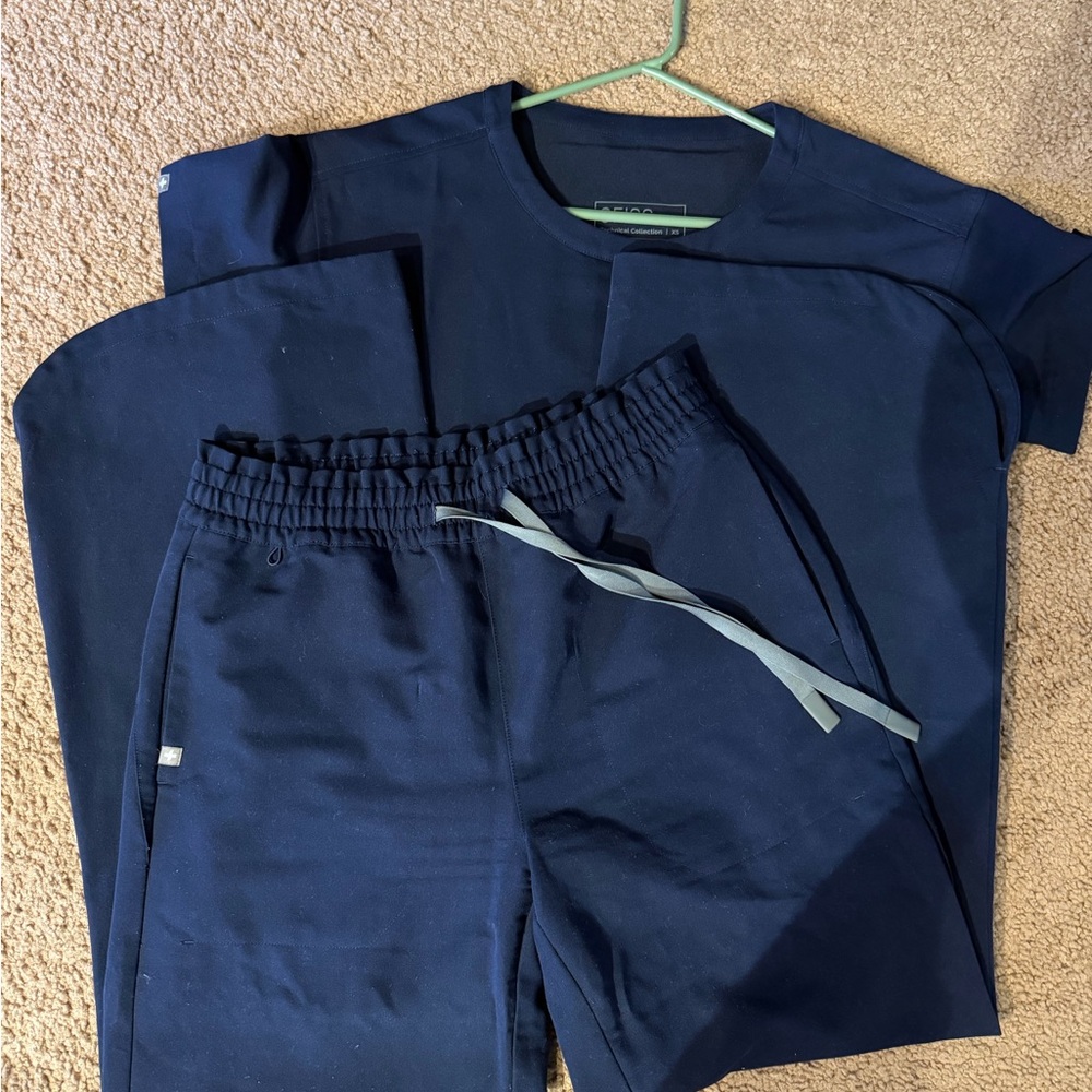 Figs Women's Navy Cabral Boxy Scrub Top